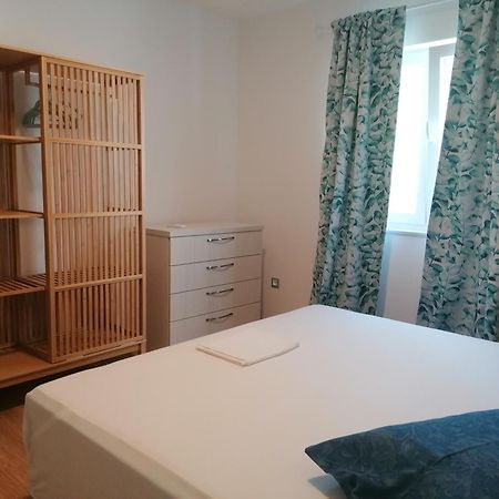 Apartmani Mares - 20 M From The Beach Brela Exterior foto