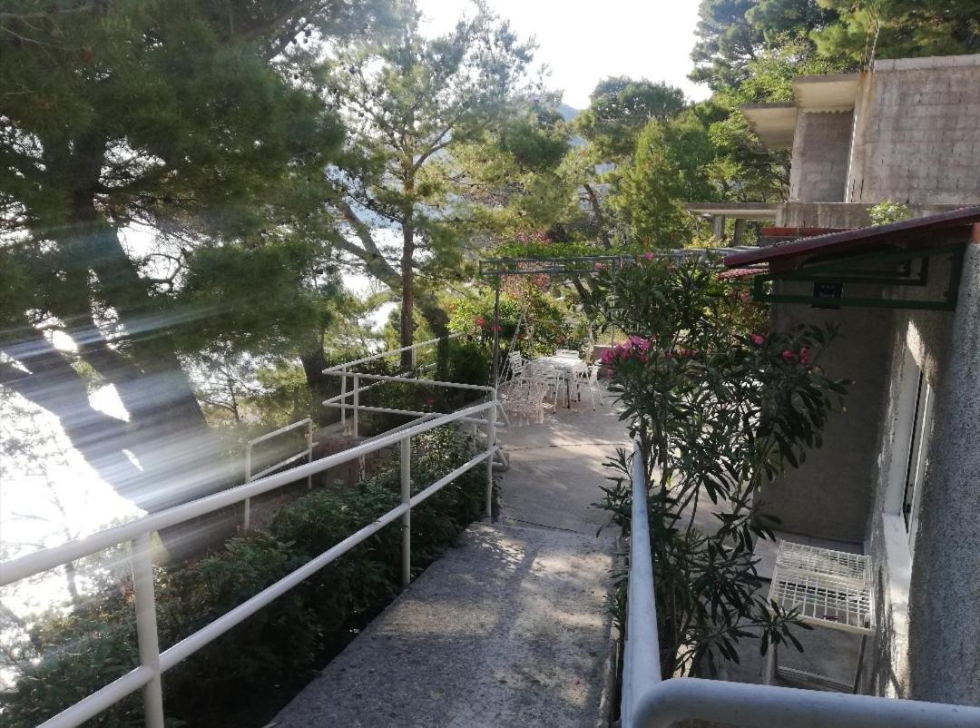 Apartmani Mares - 20 M From The Beach Brela Exterior foto