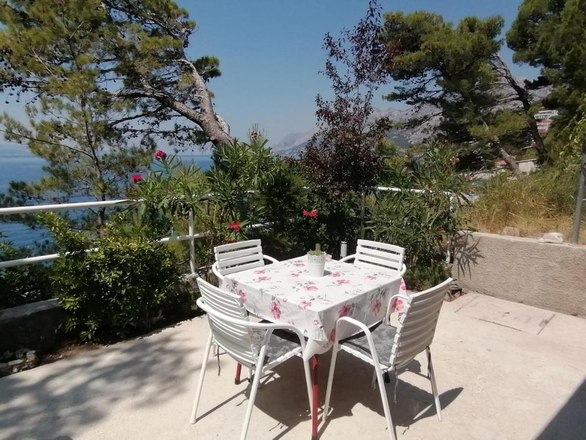 Apartmani Mares - 20 M From The Beach Brela Exterior foto