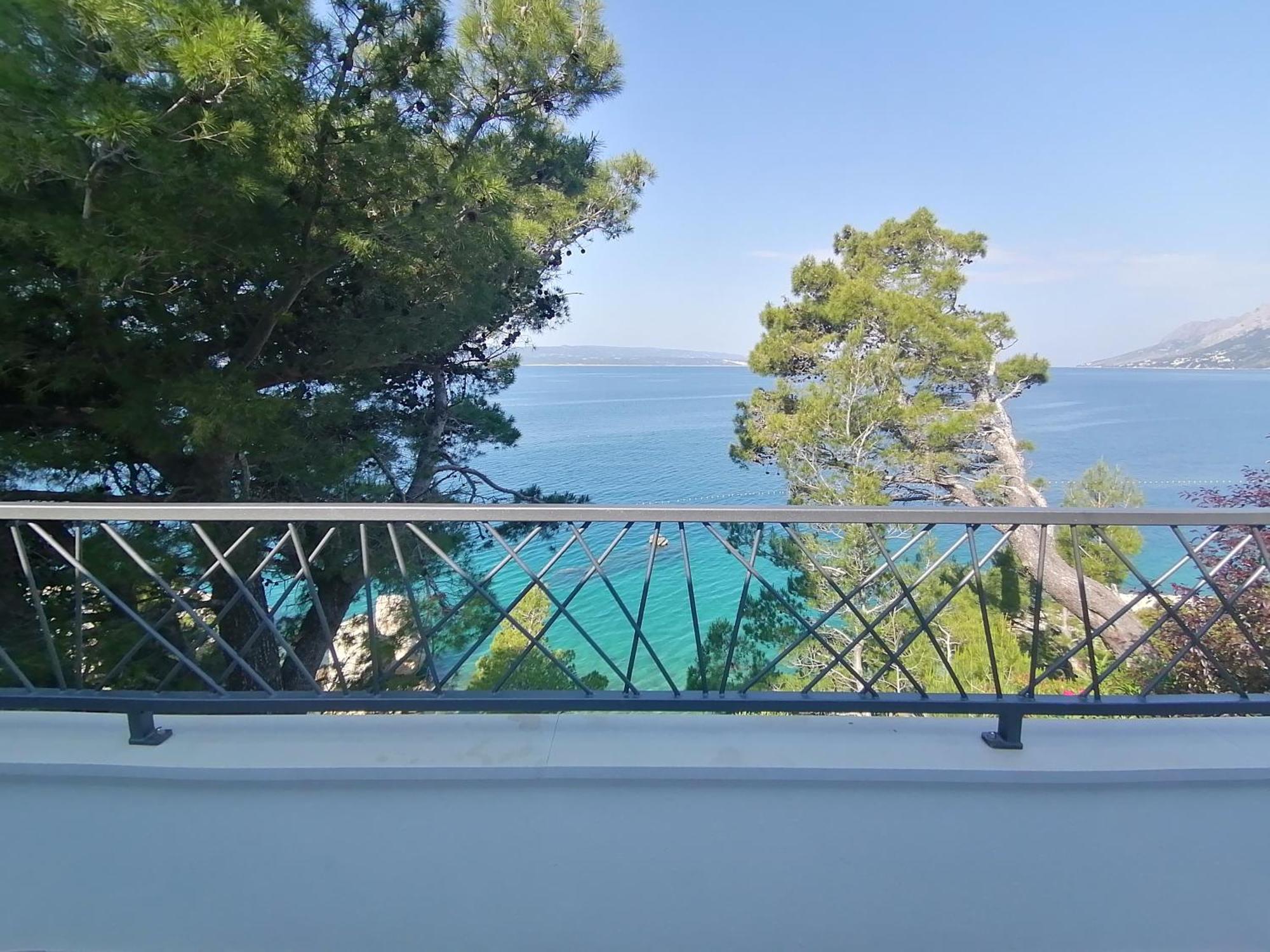 Apartmani Mares - 20 M From The Beach Brela Exterior foto
