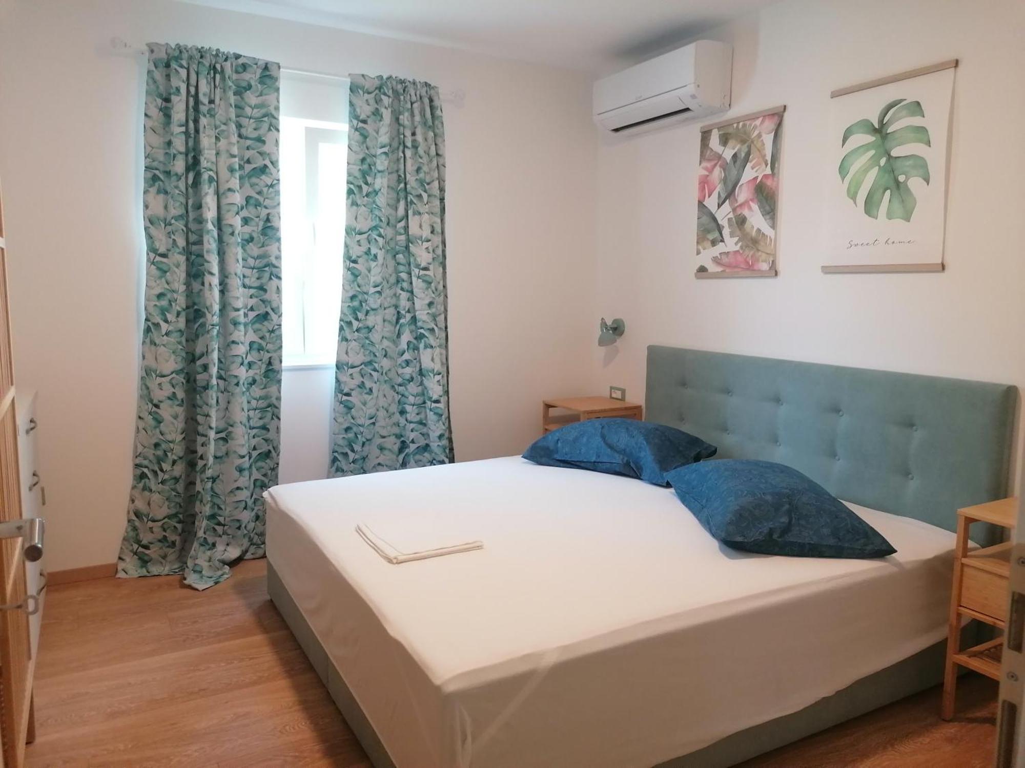 Apartmani Mares - 20 M From The Beach Brela Exterior foto
