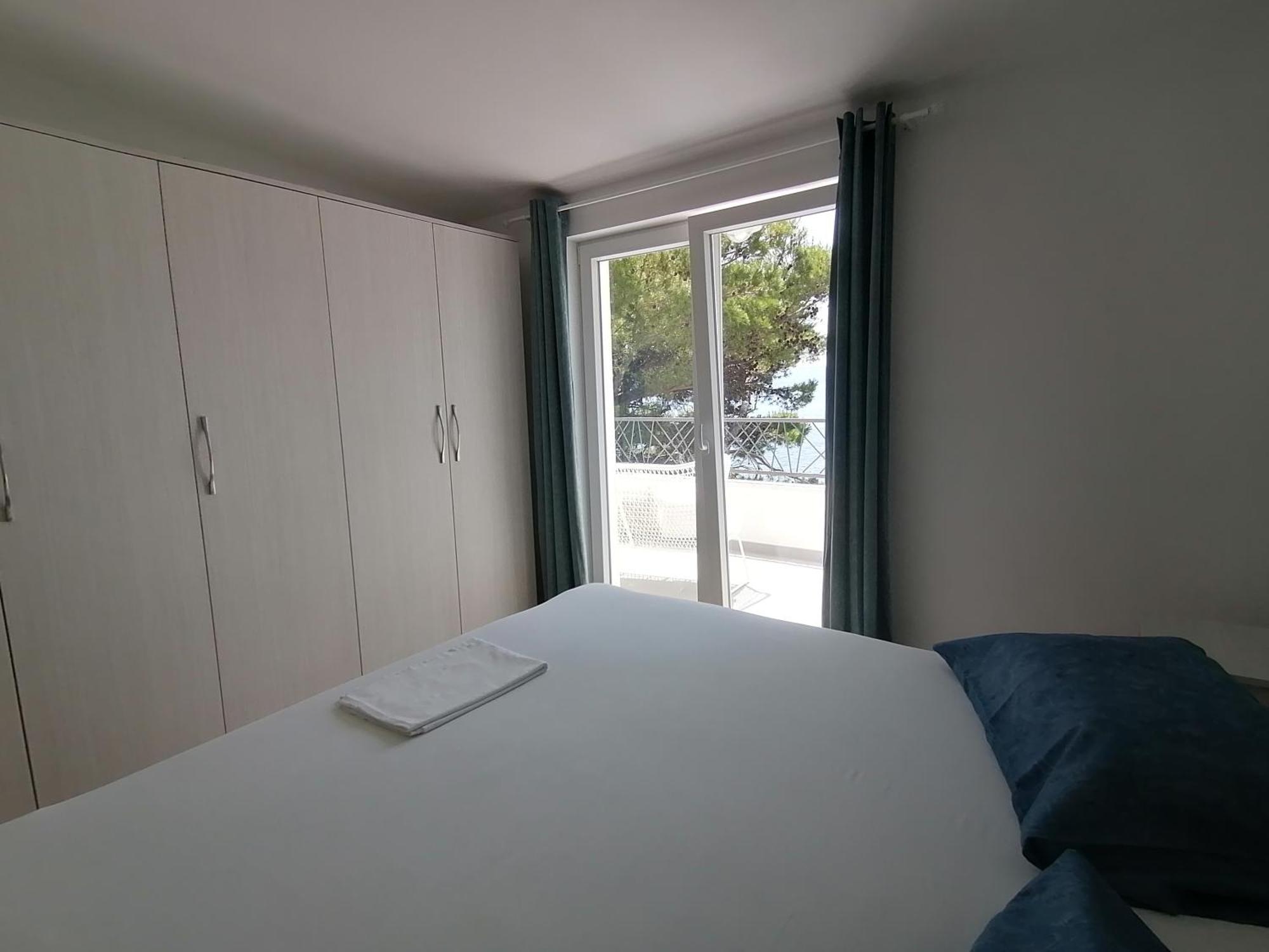 Apartmani Mares - 20 M From The Beach Brela Exterior foto