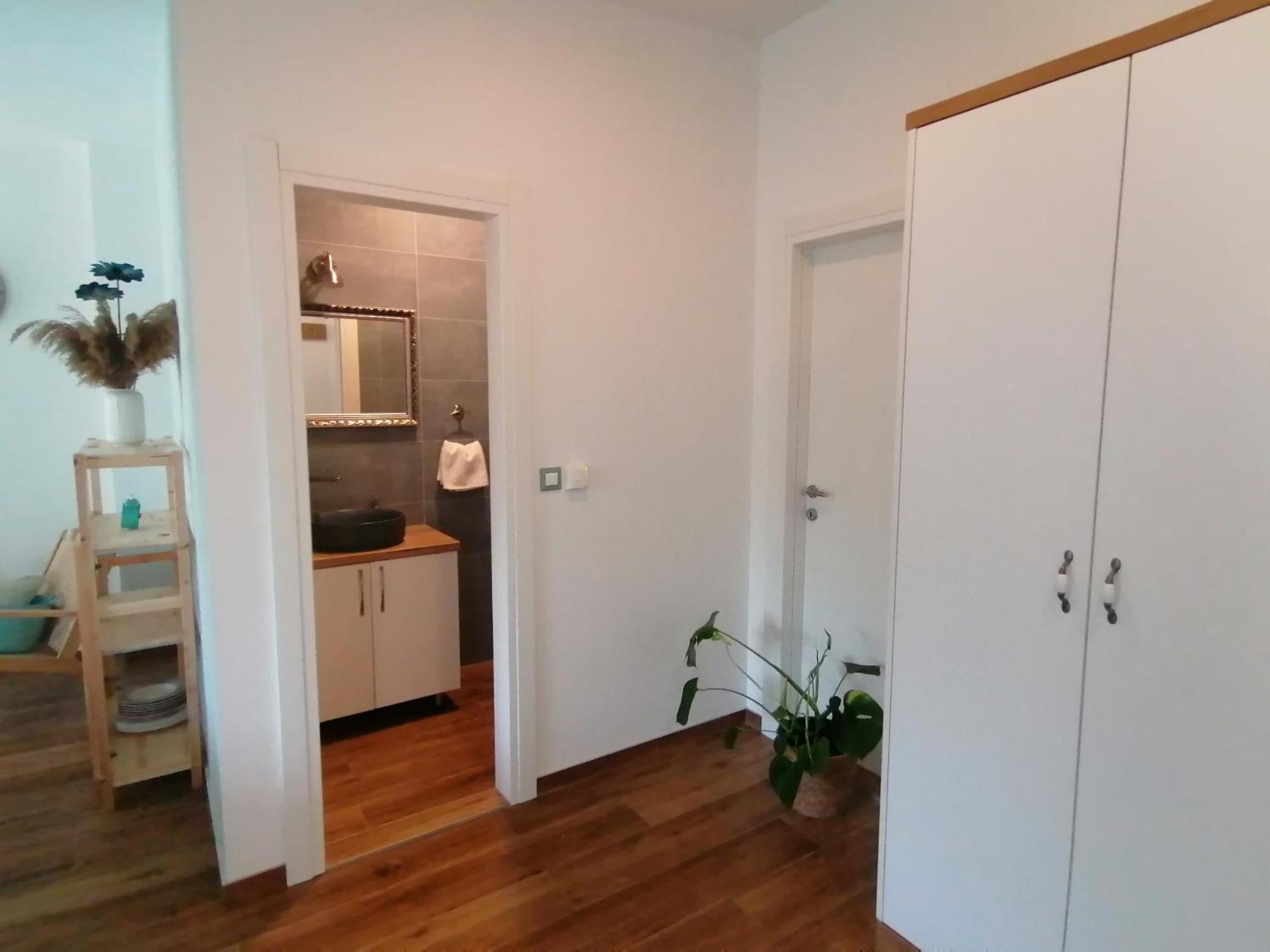 Apartmani Mares - 20 M From The Beach Brela Exterior foto