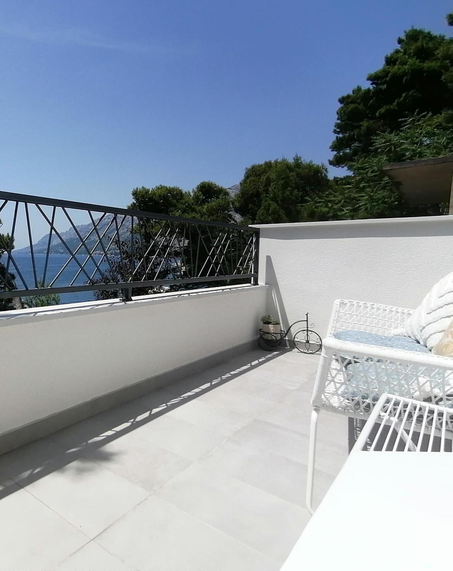 Apartmani Mares - 20 M From The Beach Brela Exterior foto