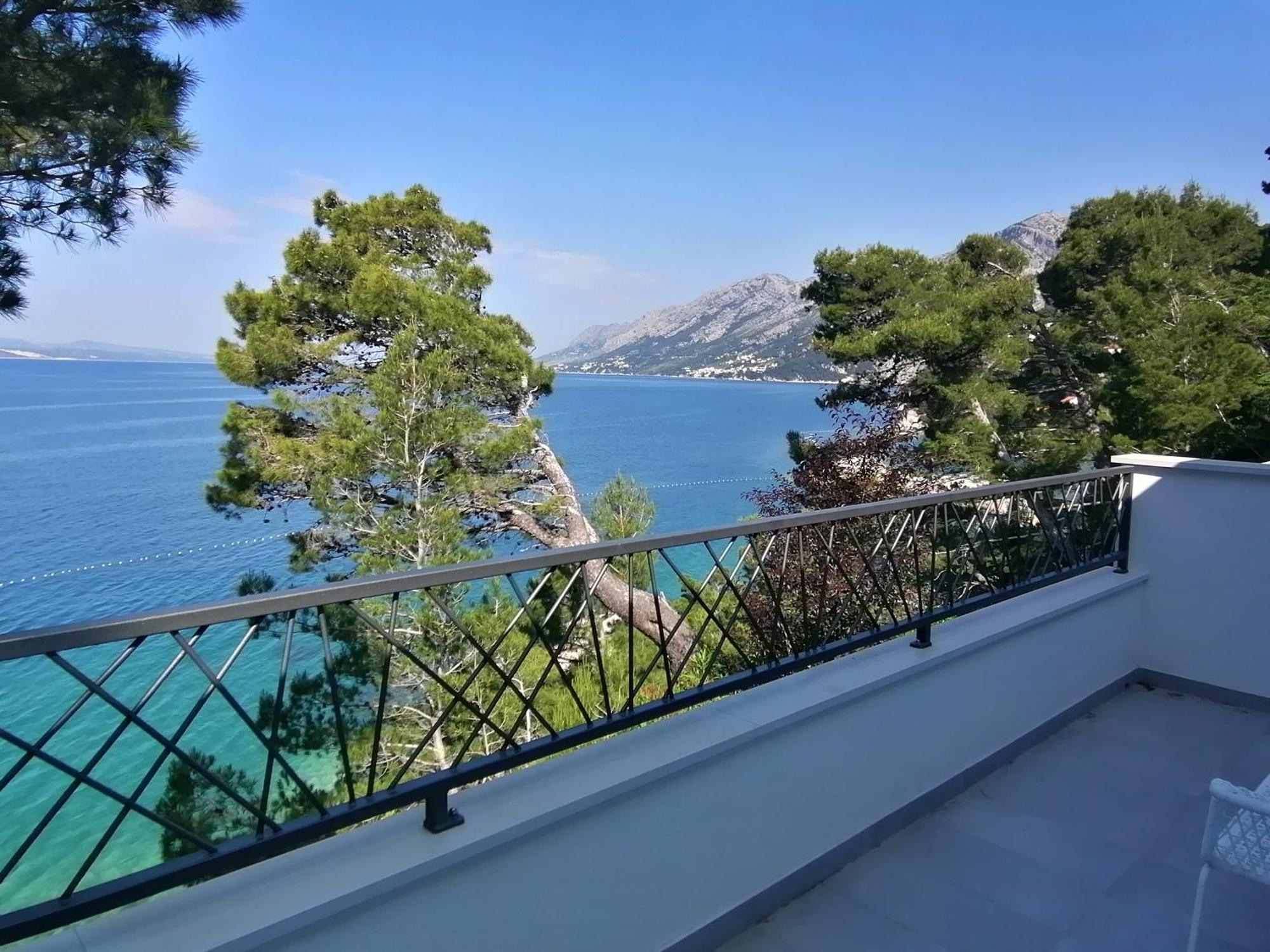 Apartmani Mares - 20 M From The Beach Brela Exterior foto