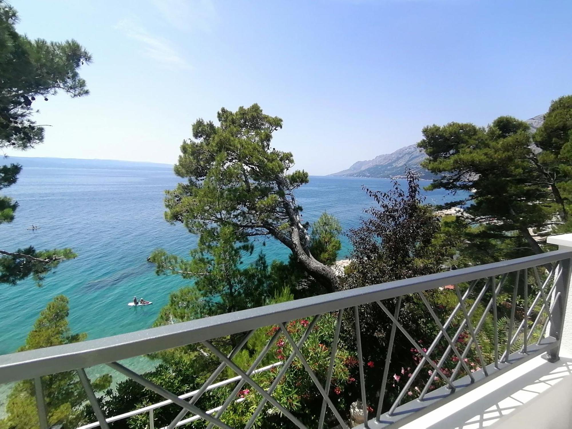 Apartmani Mares - 20 M From The Beach Brela Exterior foto