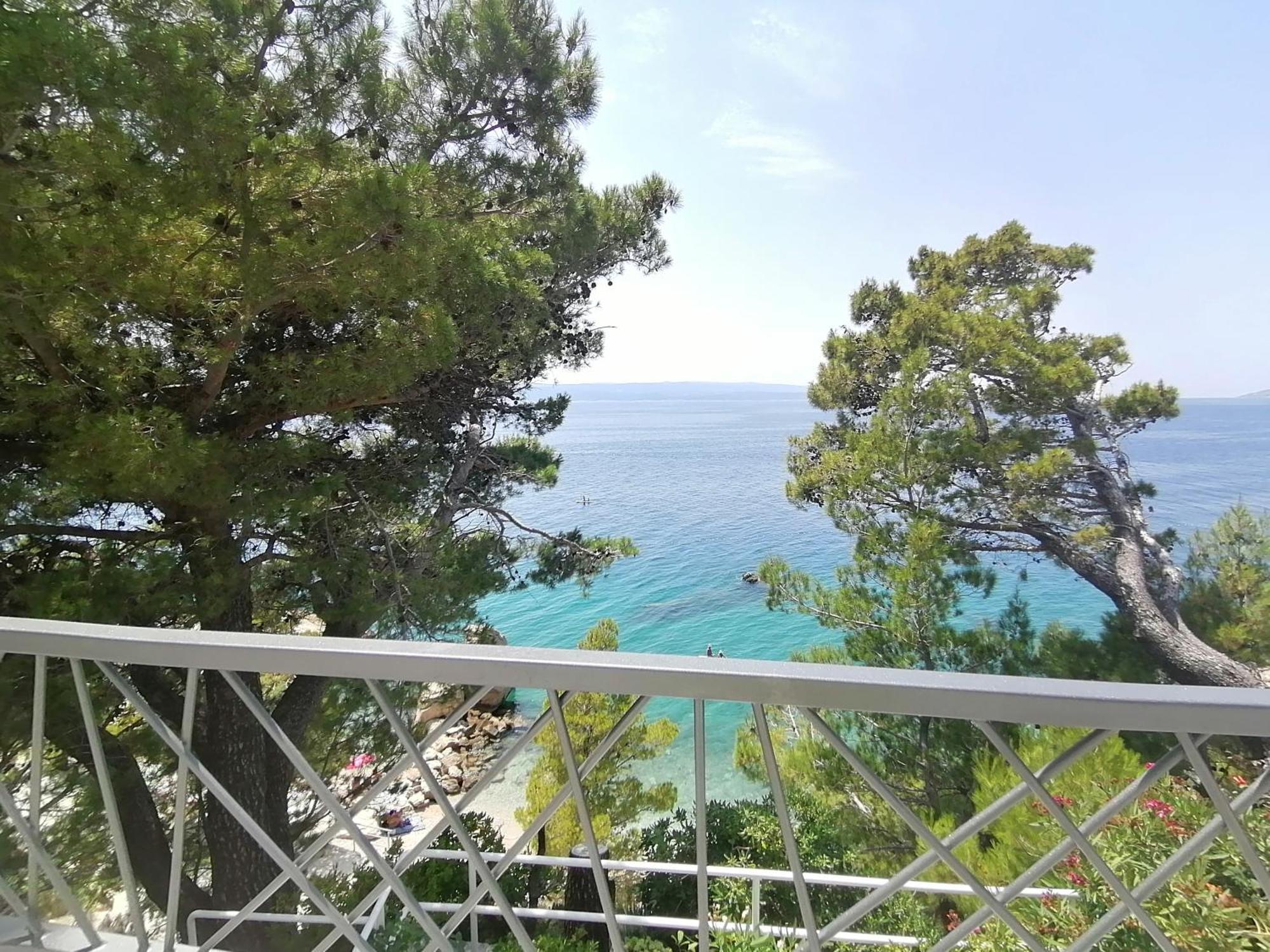Apartmani Mares - 20 M From The Beach Brela Exterior foto